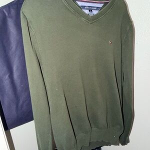 Tommy Hilfiger Men's Green V-Neck Sweater